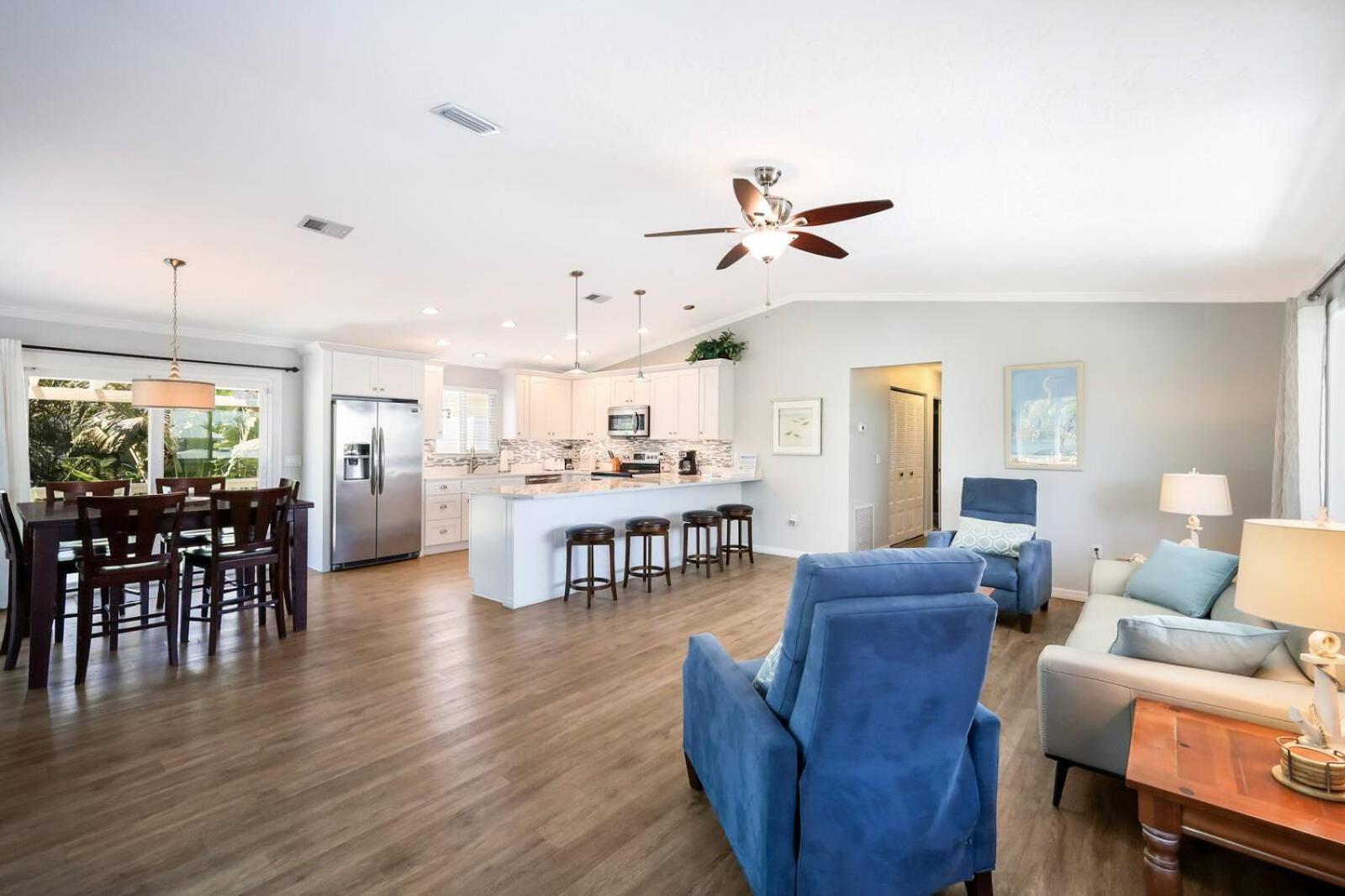 Island Girl West - Heated Pool Porches Beach Gear Walk To Beach Holmes Beach Bagian luar foto